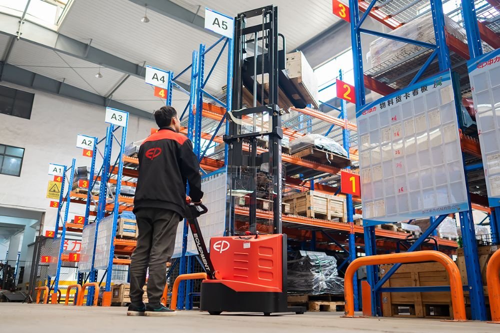 JAF Forktrucks New Warehouse Machines